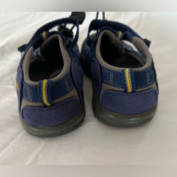 Keen Newport H2 Toddler Size 10 Blue Navy Black Sandals Water Sports Closed Toe - Picture 3 of 6